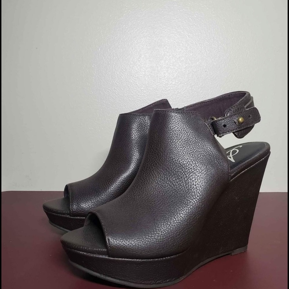 American Rag Cie 
Size: 8 Women's